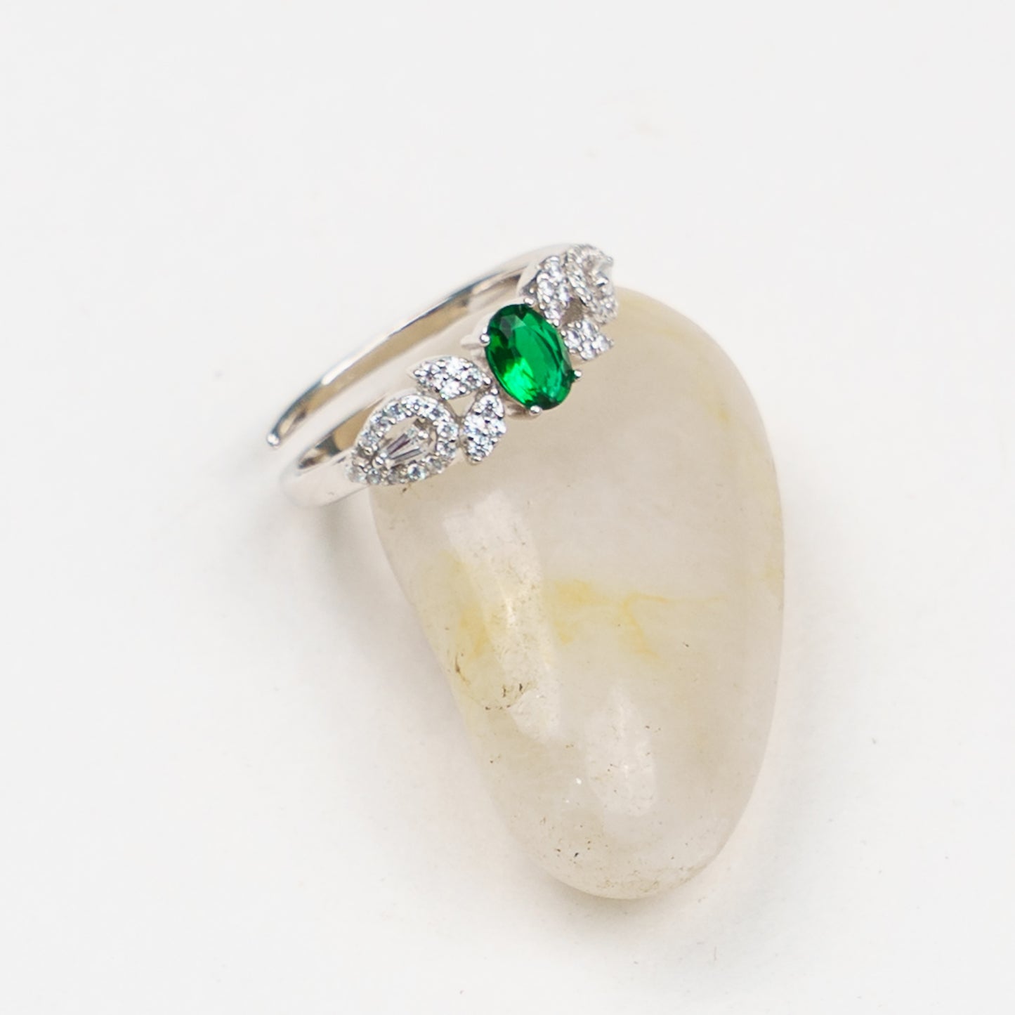 Parure en argent 925 rhodié avec pierres vert émeraude