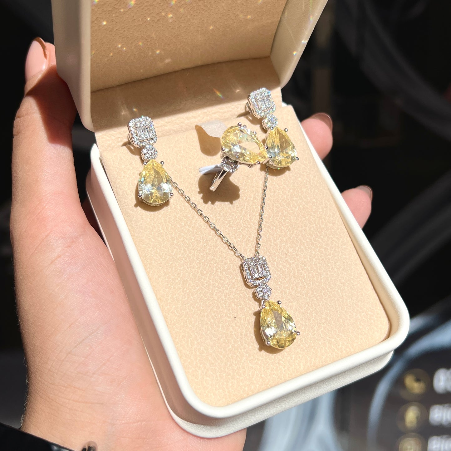 Parure en argent 925 rhodié avec pierres jaunes – Modèle Luxe Babylon