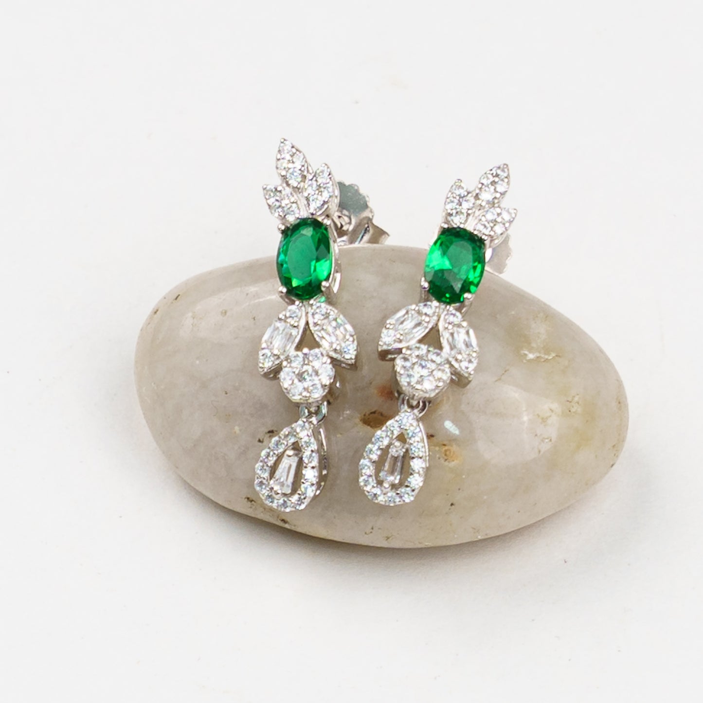 Parure en argent 925 rhodié avec pierres vert émeraude