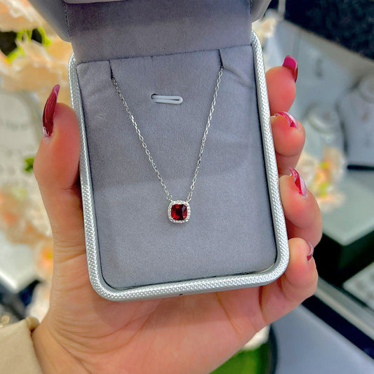 COLLIER 005