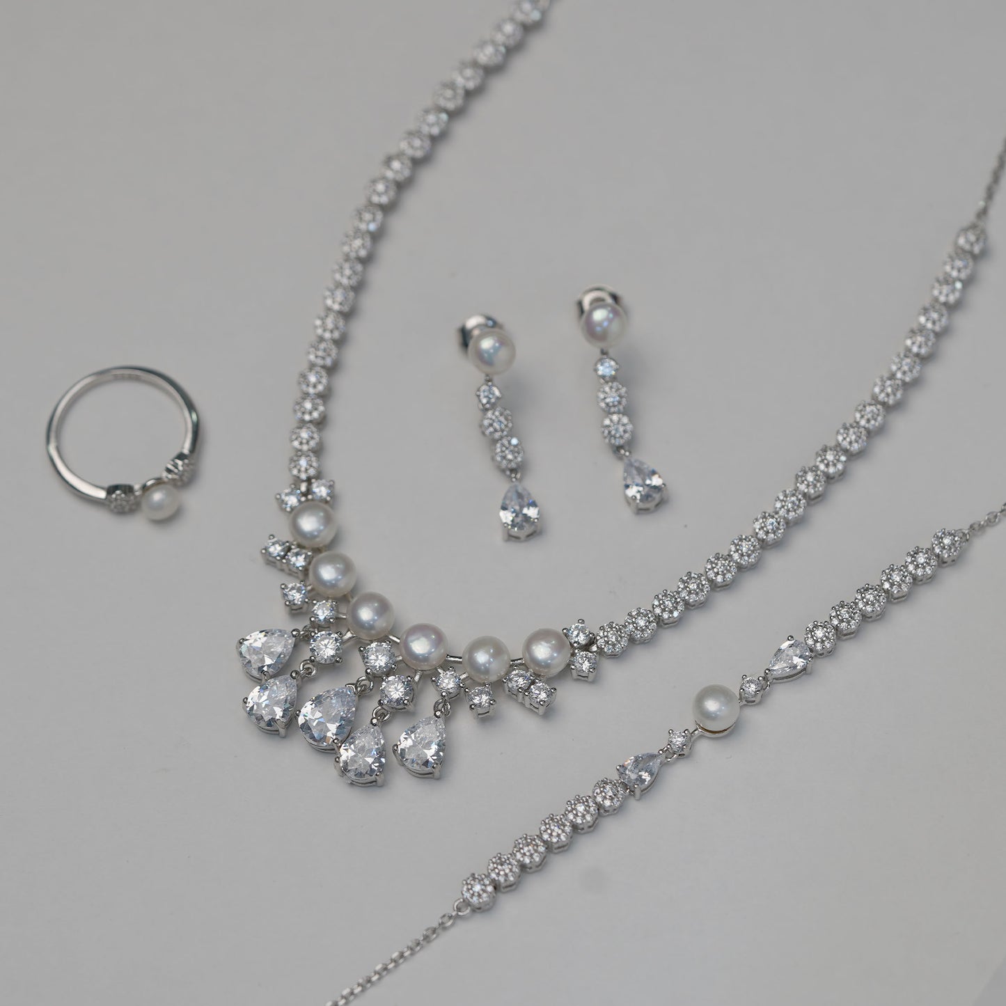 Parure en argent 925 rhodié avec pierres de cultures